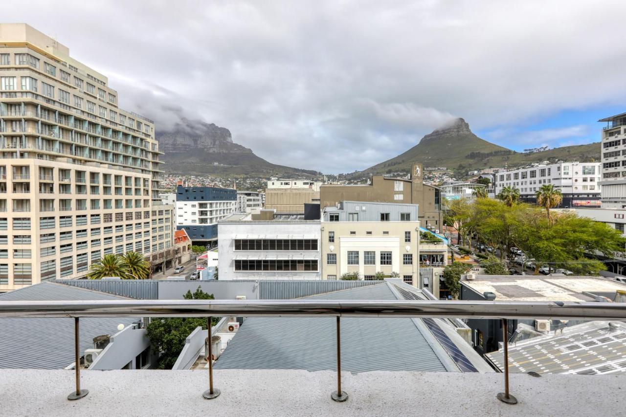 Backup-Powered Classic Luxury Apartment Kaapstad Buitenkant foto