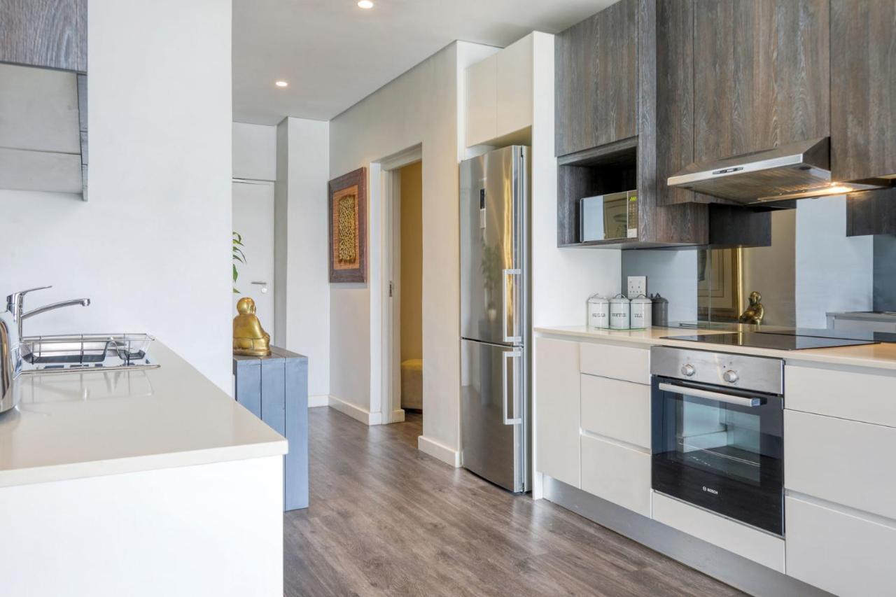 Backup-Powered Classic Luxury Apartment Kaapstad Buitenkant foto