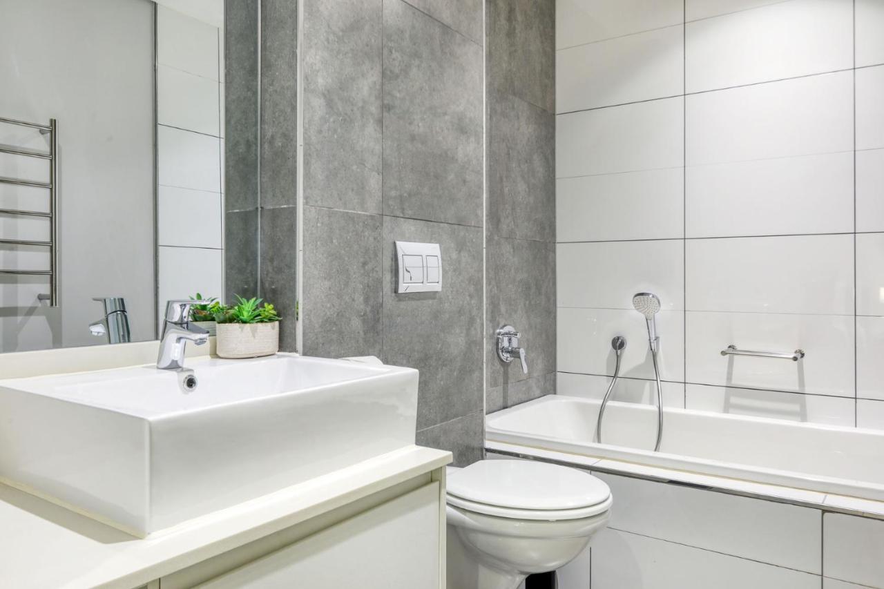 Backup-Powered Classic Luxury Apartment Kaapstad Buitenkant foto