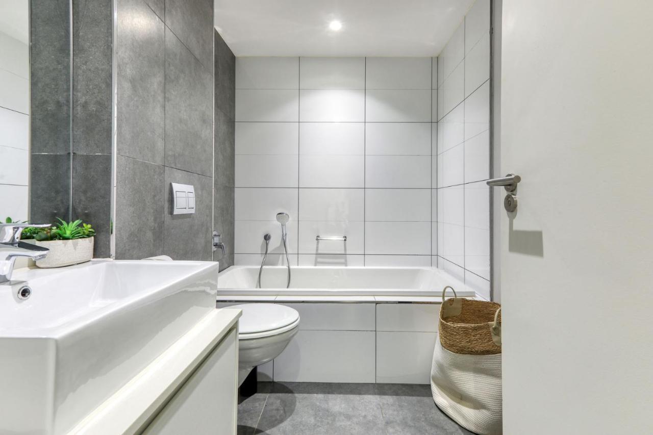 Backup-Powered Classic Luxury Apartment Kaapstad Buitenkant foto