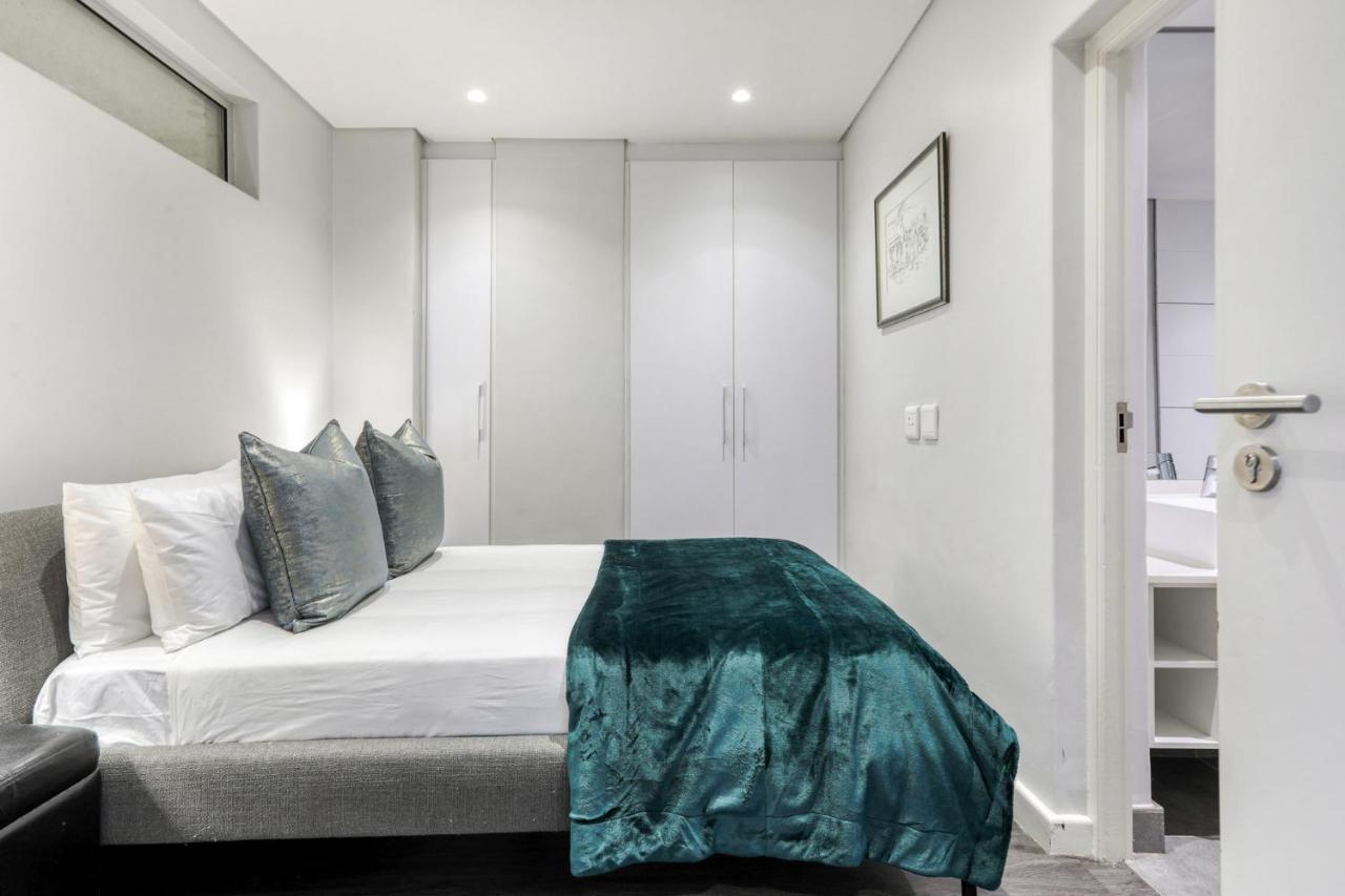 Backup-Powered Classic Luxury Apartment Kaapstad Buitenkant foto
