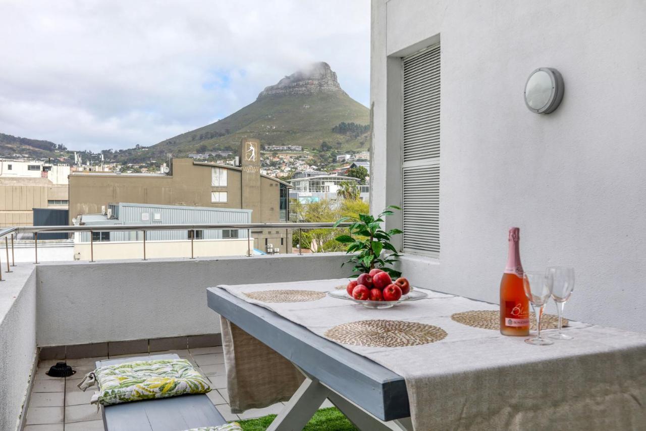 Backup-Powered Classic Luxury Apartment Kaapstad Buitenkant foto