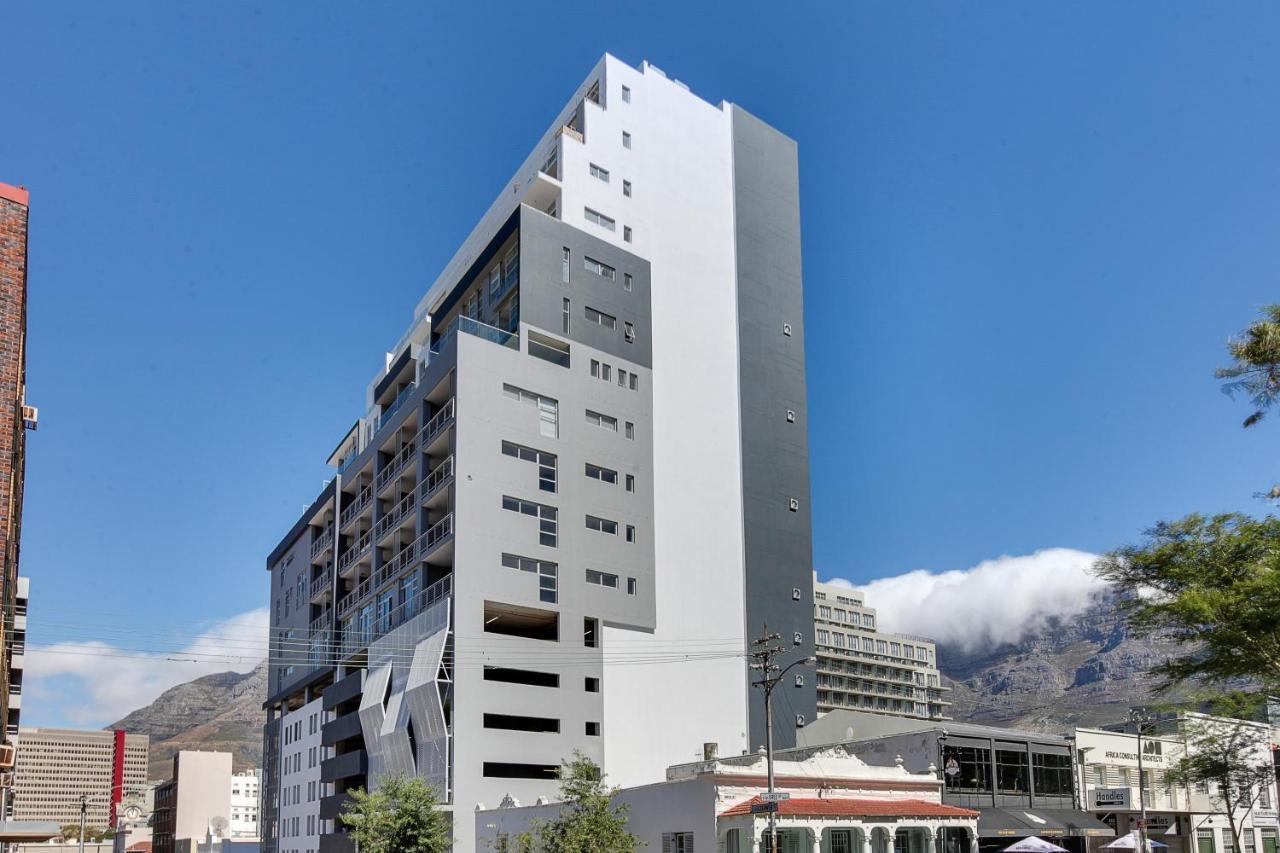 Backup-Powered Classic Luxury Apartment Kaapstad Buitenkant foto