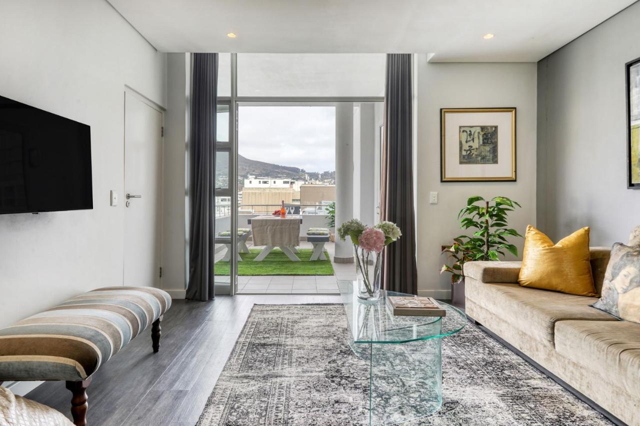 Backup-Powered Classic Luxury Apartment Kaapstad Buitenkant foto