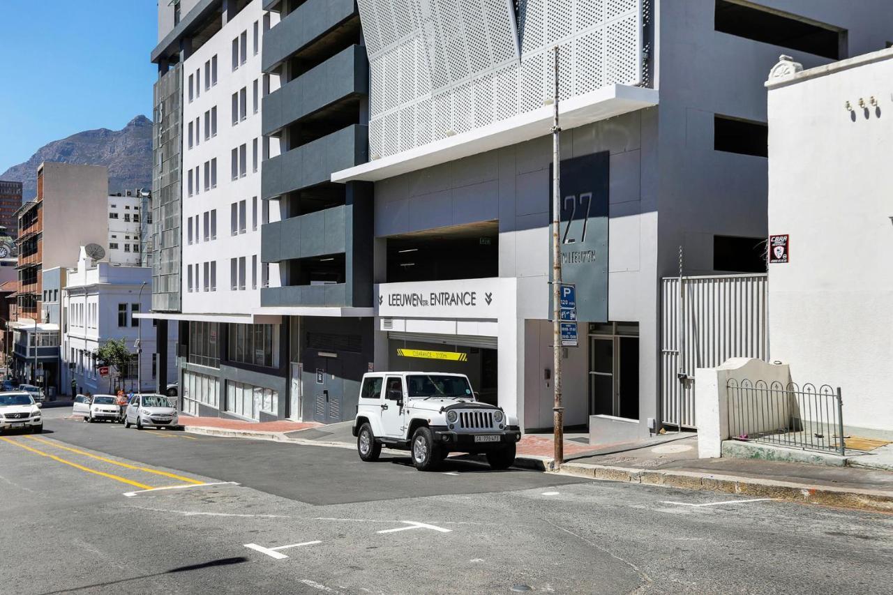 Backup-Powered Classic Luxury Apartment Kaapstad Buitenkant foto