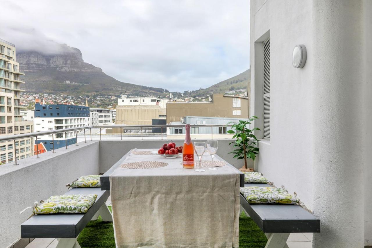 Backup-Powered Classic Luxury Apartment Kaapstad Buitenkant foto