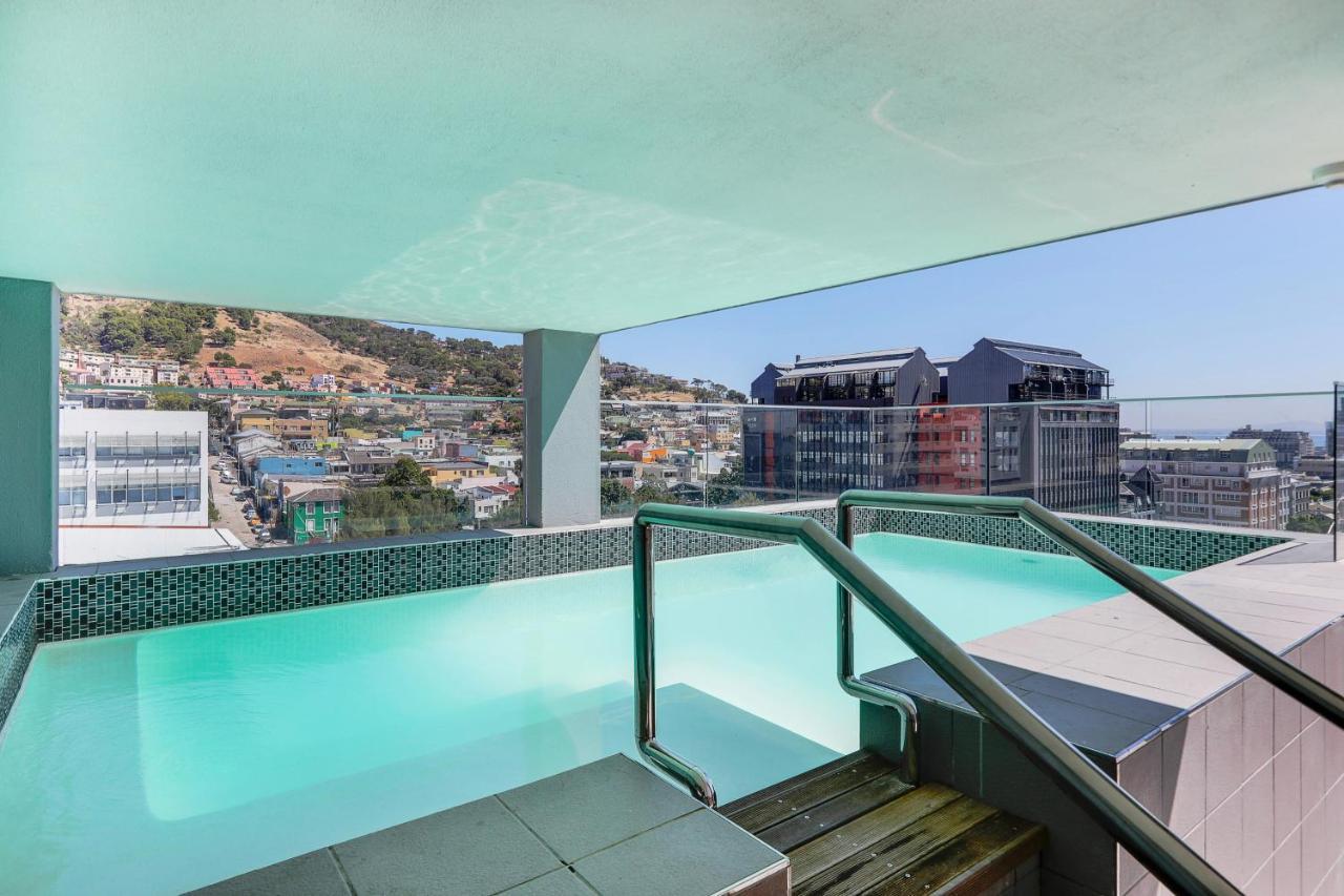 Backup-Powered Classic Luxury Apartment Kaapstad Buitenkant foto
