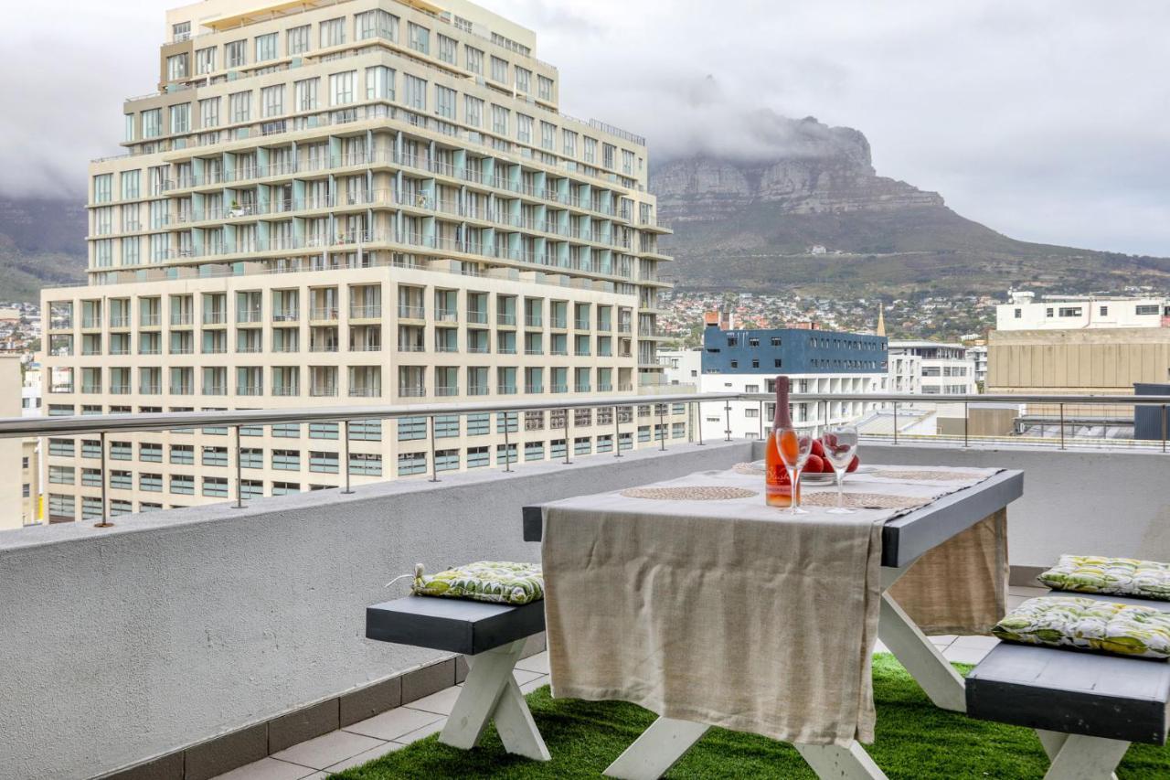 Backup-Powered Classic Luxury Apartment Kaapstad Buitenkant foto
