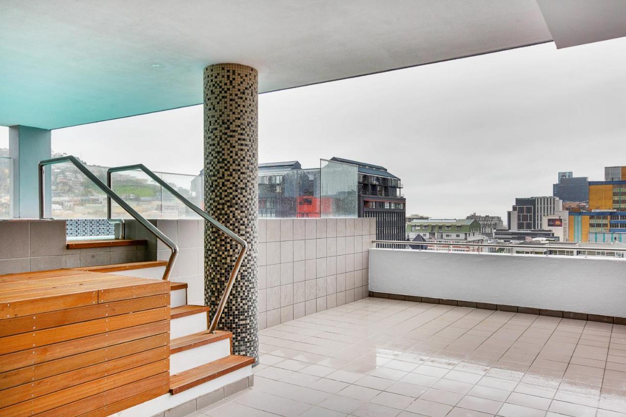 Backup-Powered Classic Luxury Apartment Kaapstad Buitenkant foto